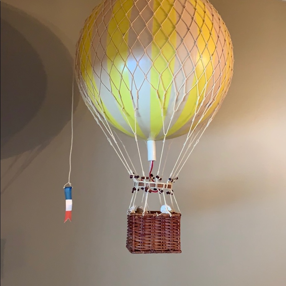 Hot air balloon replica in excellent condition!